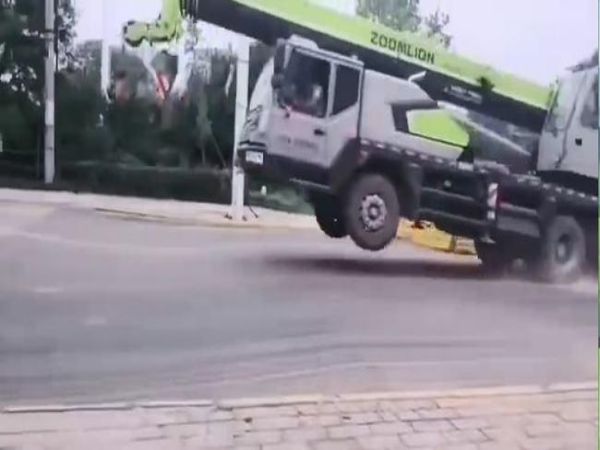 抚顺开发区吊车租赁电话_吊车租赁吊车出租的安全装置及知识